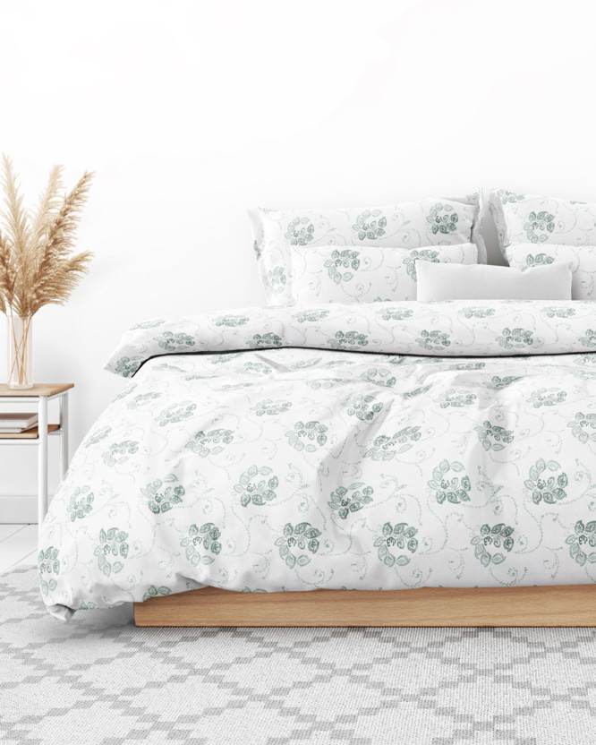 Lenjerie de pat din flanel - ornamente florale verde închis pe alb