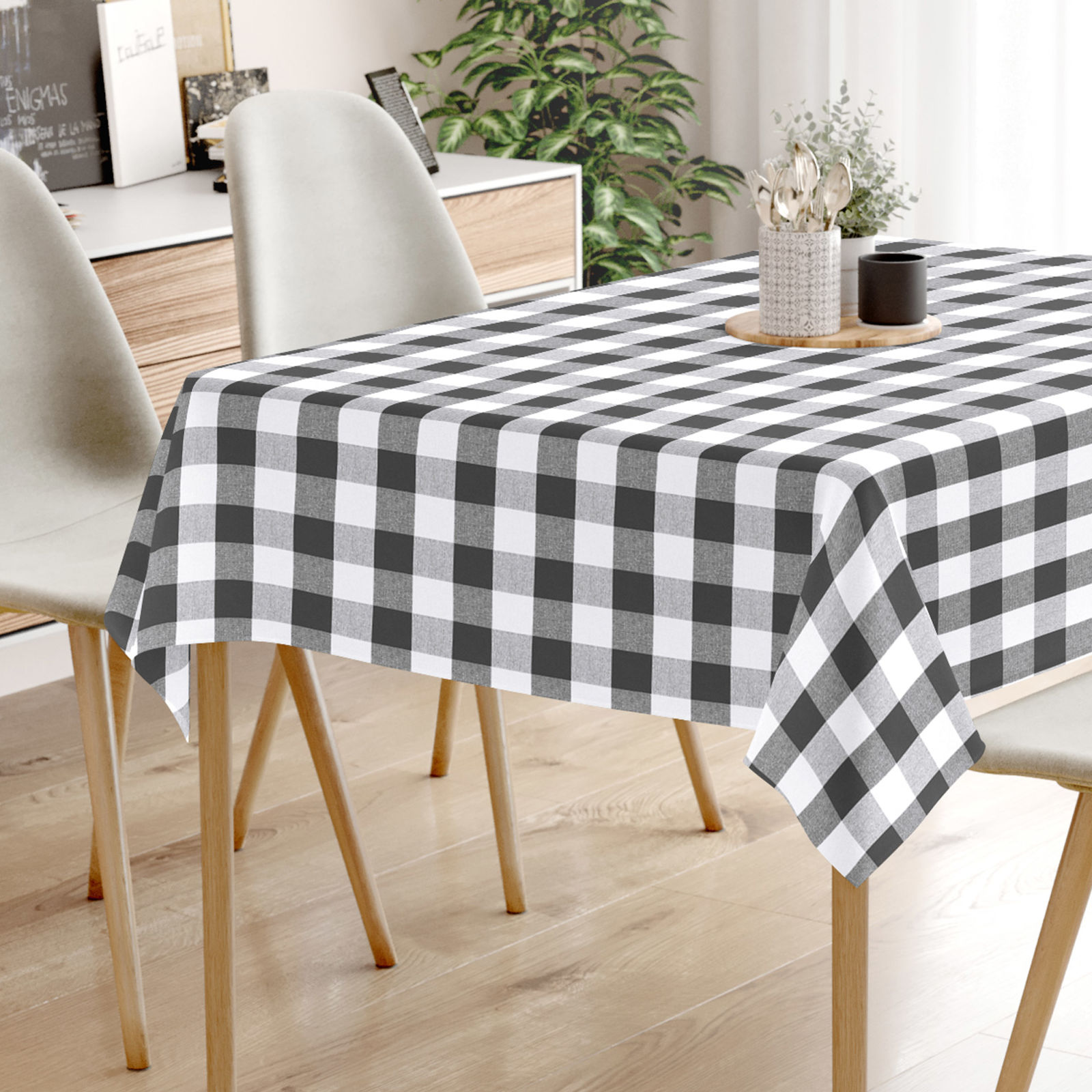 Față de masă decorativă MENORCA -  carouri mari de culoare gri-închis și alb