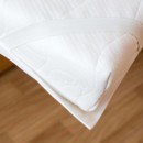 Protecţie impermeabilă pentru saltea pe patul dublu 200 x 200 cm