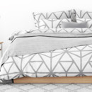 Lenjerie de pat de lux din bumbac satinat - model 1050 forme geometrice gri pe alb