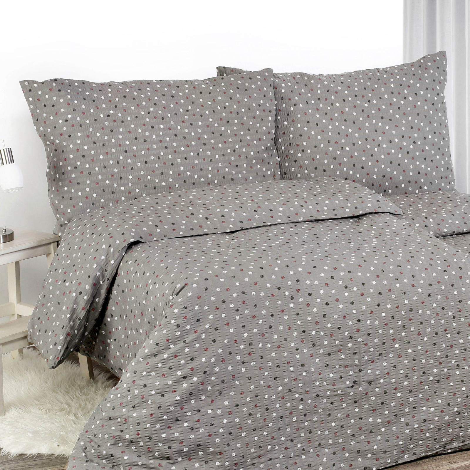 Lenjerie de pat creponată - buline colorate pe gri închis