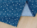 Față de masă din bumbac - model 016 - steluțe albe pe albastru