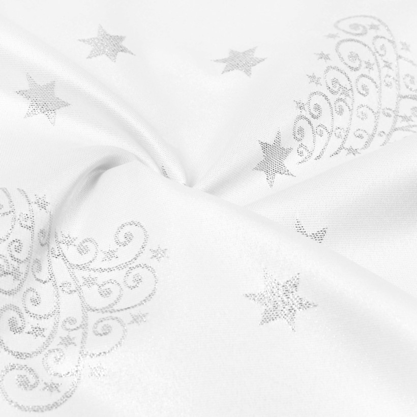 Napron de masă teflonat - brazi și steluțe argintii pe alb