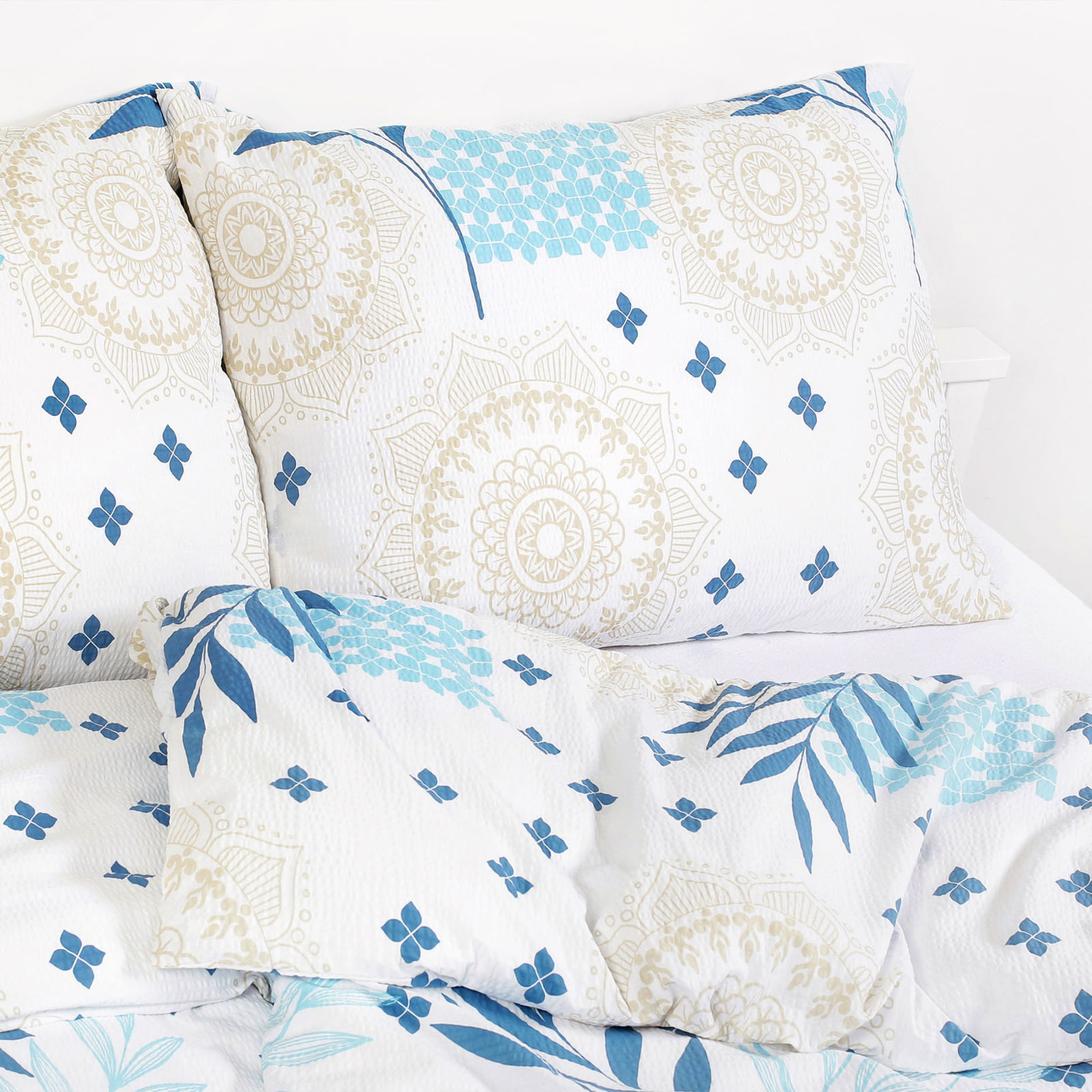 Lenjerie de pat creponată Deluxe - mandale și frunze albastre