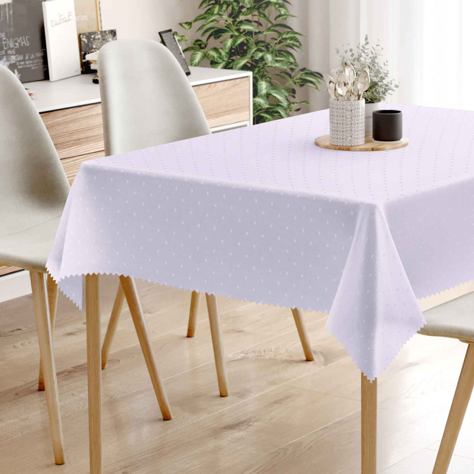 Față de masă de lux teflonată - albă cu o nuanță ușoară în violet