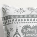 Față de pernă din bumbac cu tiv decorativ - model 818 - simboluri de Crăciun pe alb